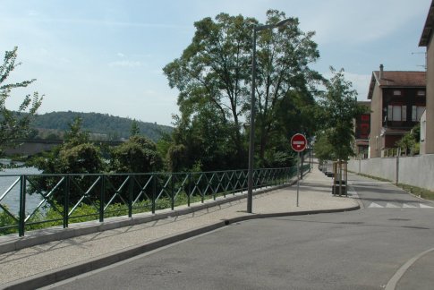 Rue des aciéries (anciennement chemin de Custines) en 2009 (photographie en couleur : Jean-Luc Gouret)